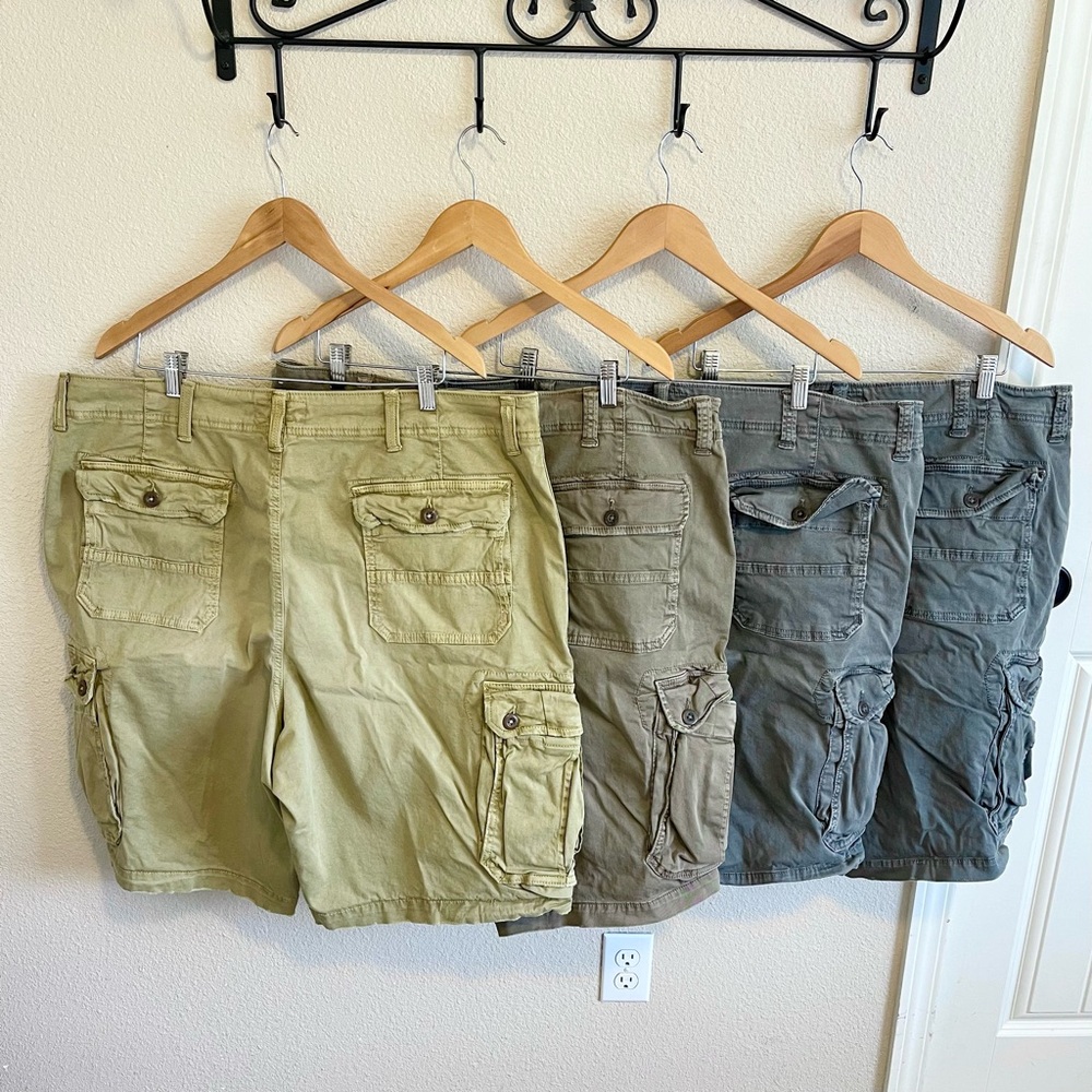 American Eagle Outfitters Men's Extreme Flex Cargo Shorts - Tan, Olive, Gray.